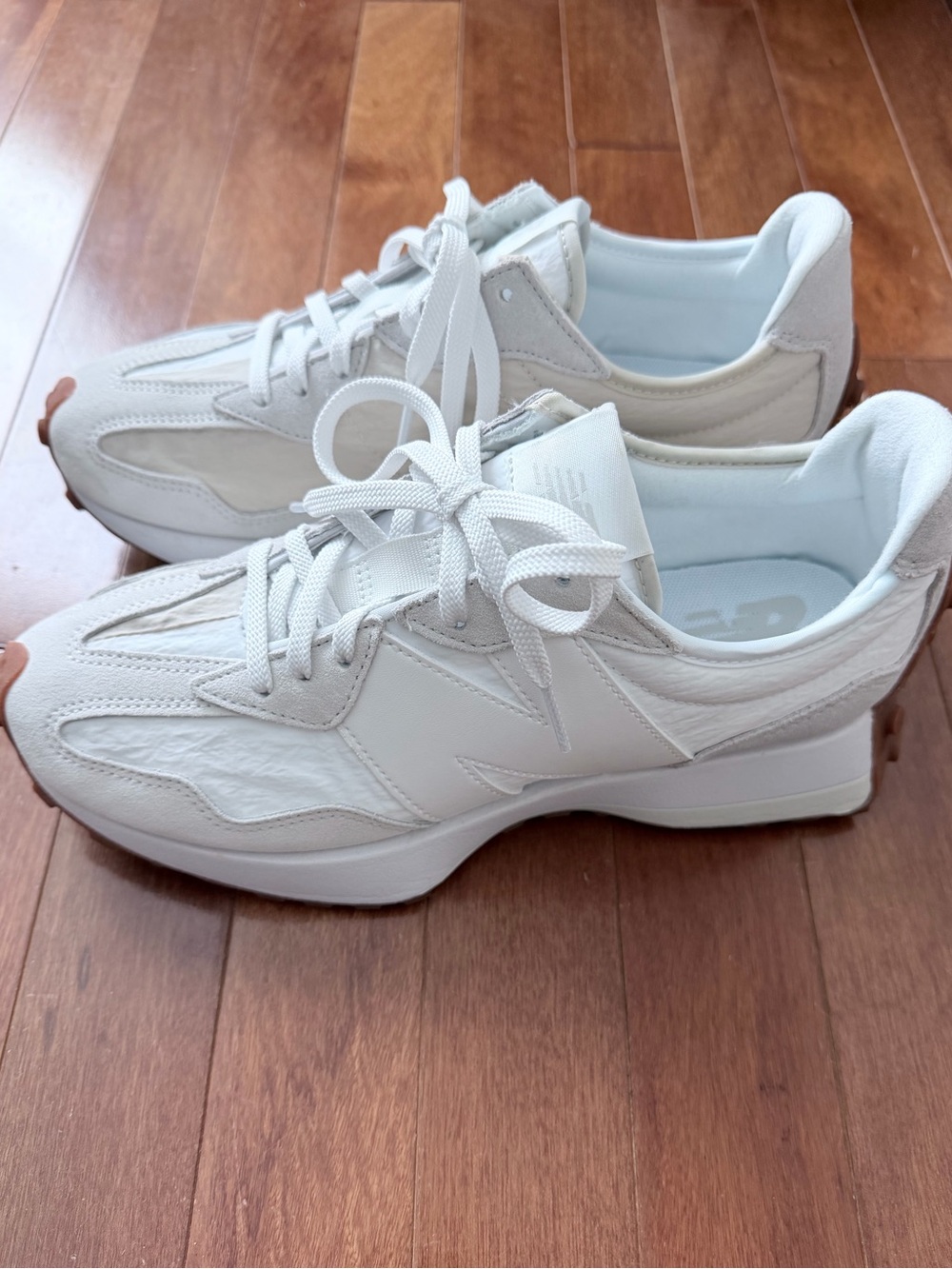 New Balance 327, size US 8.5 in color Reflection/White